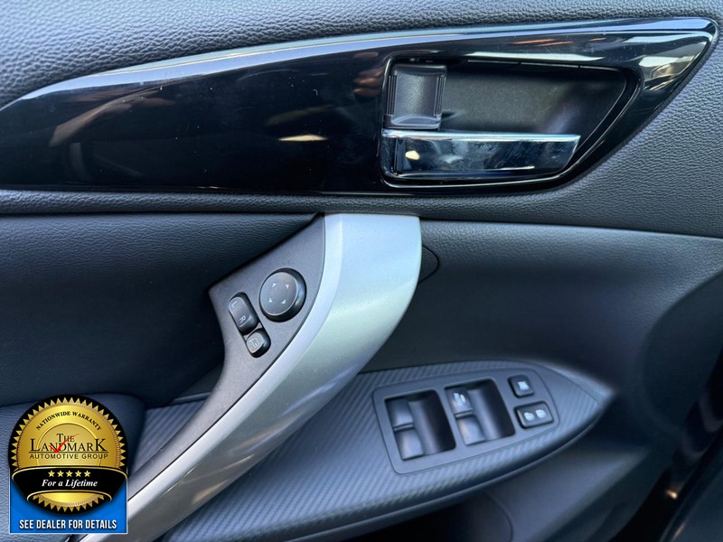 Mitsubishi Eclipse Cross Vehicle Full-screen Gallery Image 8