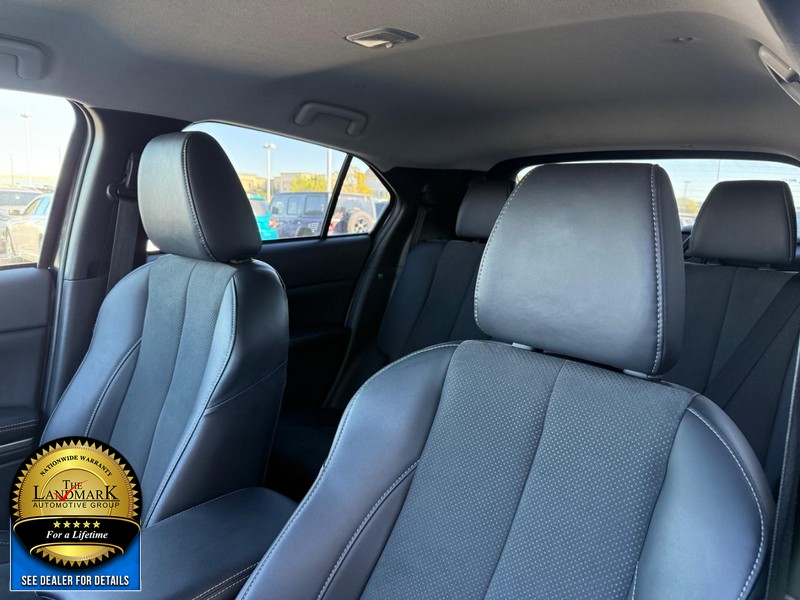 Mitsubishi Eclipse Cross Vehicle Full-screen Gallery Image 9