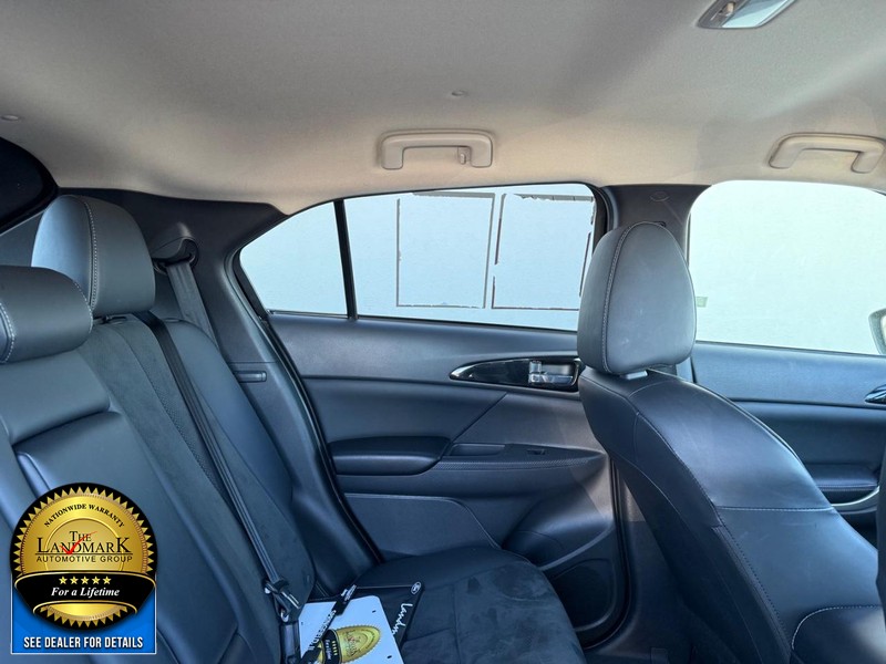 Mitsubishi Eclipse Cross Vehicle Full-screen Gallery Image 16