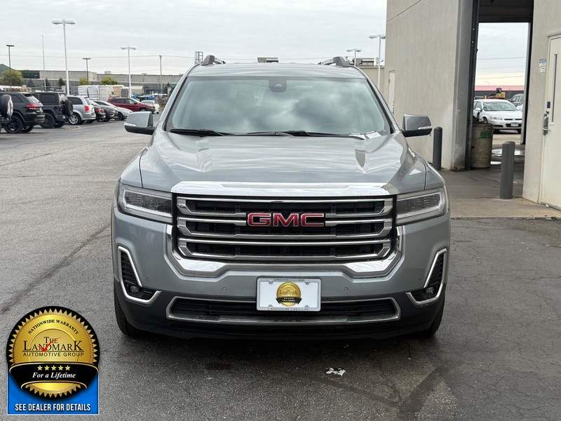 GMC Acadia Vehicle Full-screen Gallery Image 4
