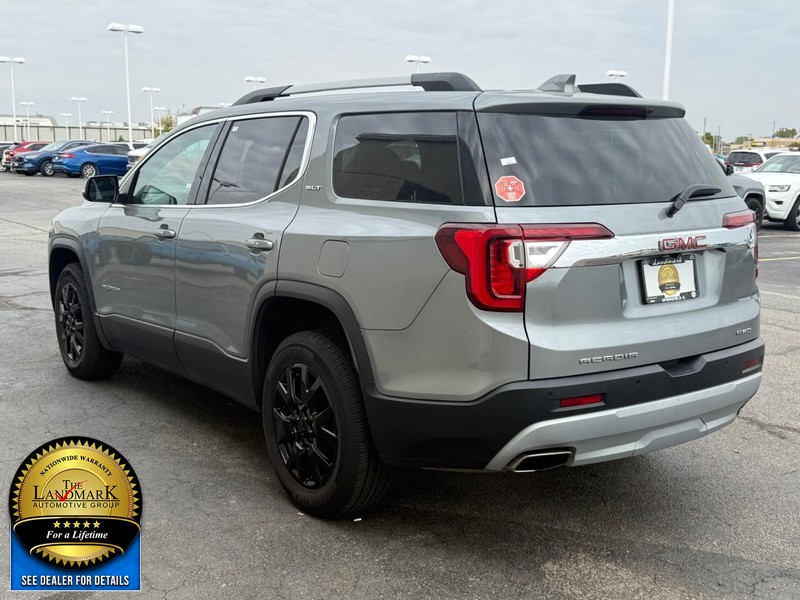 GMC Acadia Vehicle Full-screen Gallery Image 6