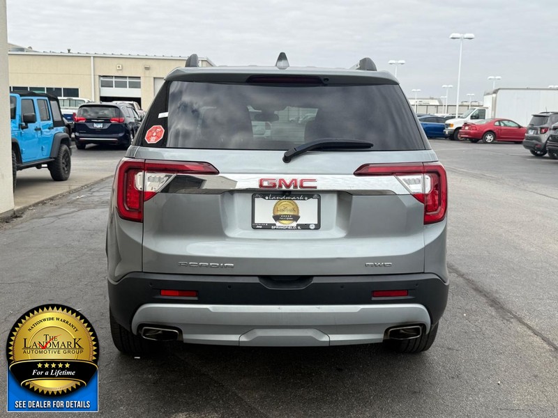 GMC Acadia Vehicle Full-screen Gallery Image 7