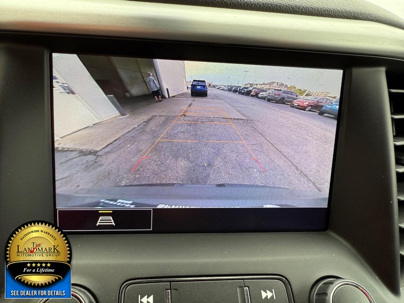 GMC Acadia Vehicle Full-screen Gallery Image 13