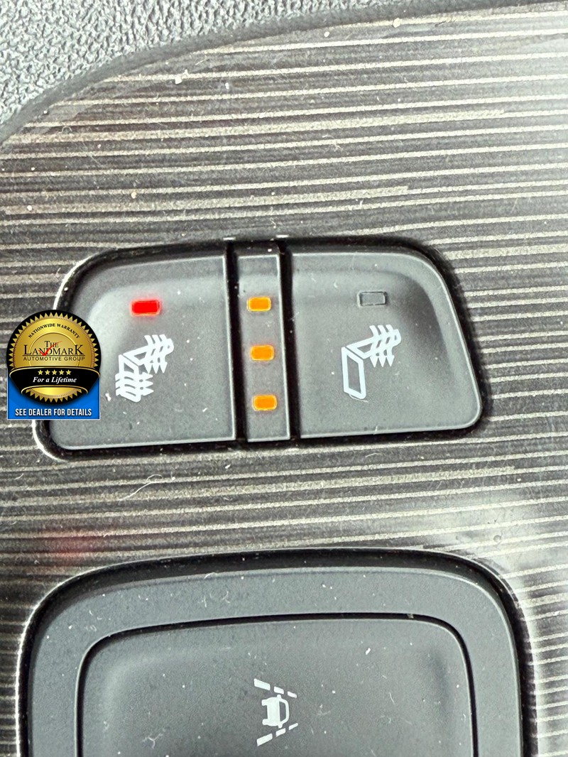 GMC Acadia Vehicle Full-screen Gallery Image 14