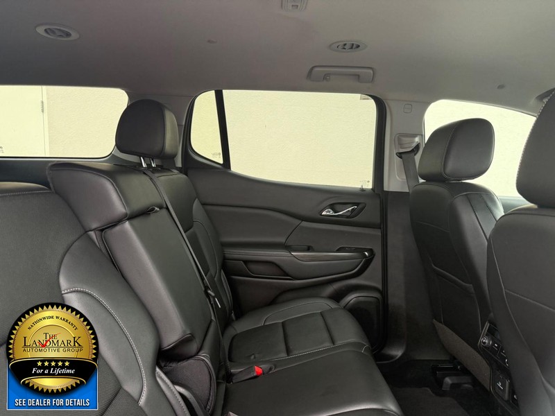 GMC Acadia Vehicle Full-screen Gallery Image 15