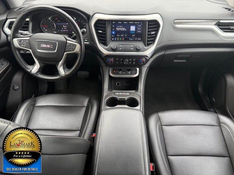 GMC Acadia Vehicle Full-screen Gallery Image 18