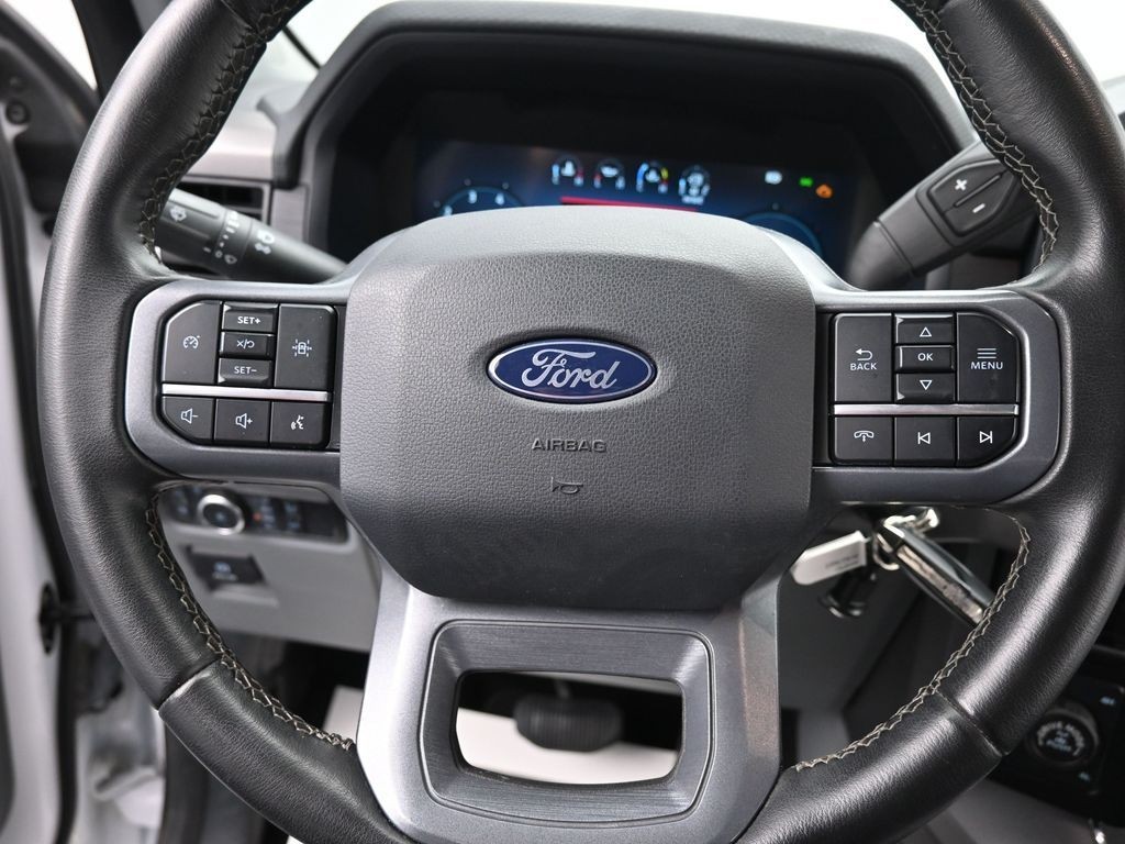 Ford F-150 Vehicle Full-screen Gallery Image 13