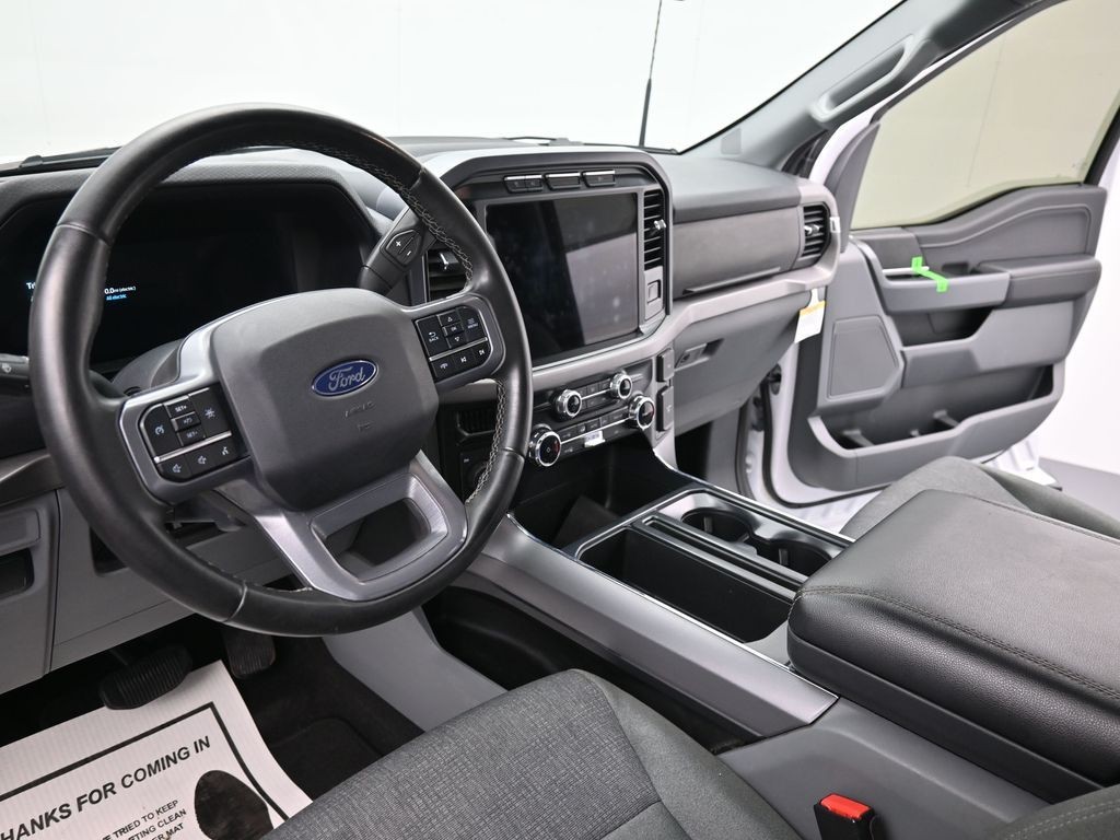 Ford F-150 Vehicle Full-screen Gallery Image 15