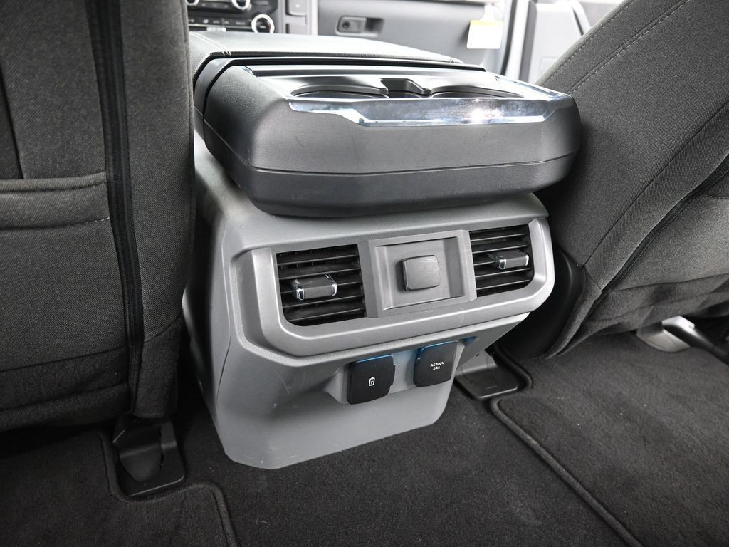 Ford F-150 Vehicle Full-screen Gallery Image 16