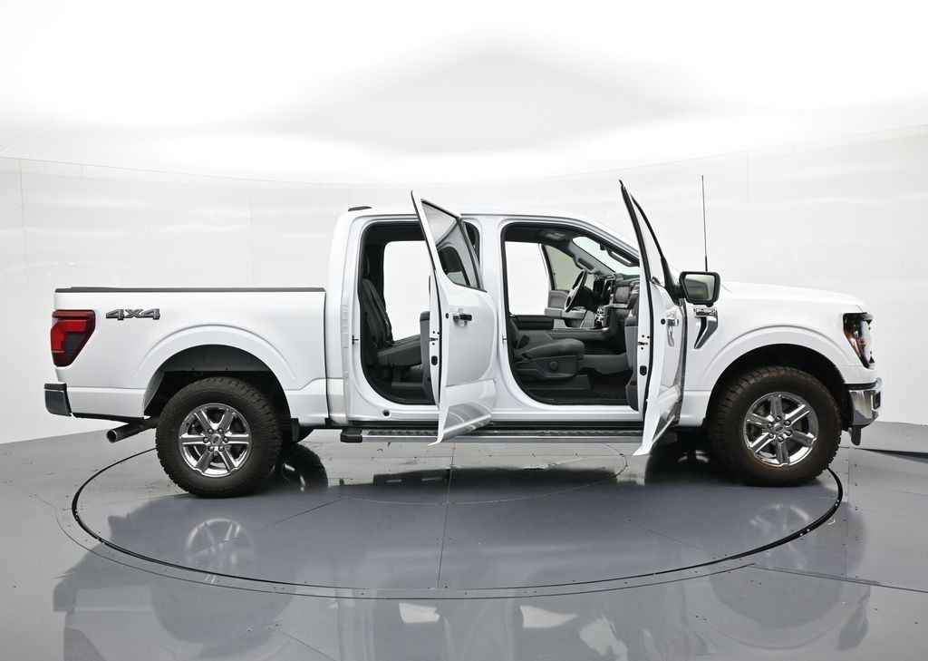 Ford F-150 Vehicle Full-screen Gallery Image 25