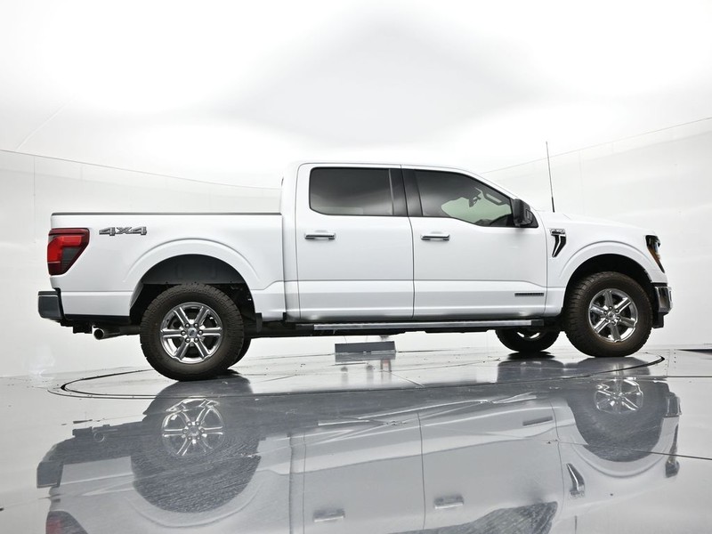 Ford F-150 Vehicle Full-screen Gallery Image 24