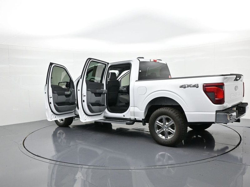 Ford F-150 Vehicle Full-screen Gallery Image 26