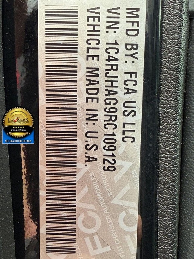 Jeep Grand Cherokee Vehicle Full-screen Gallery Image 21