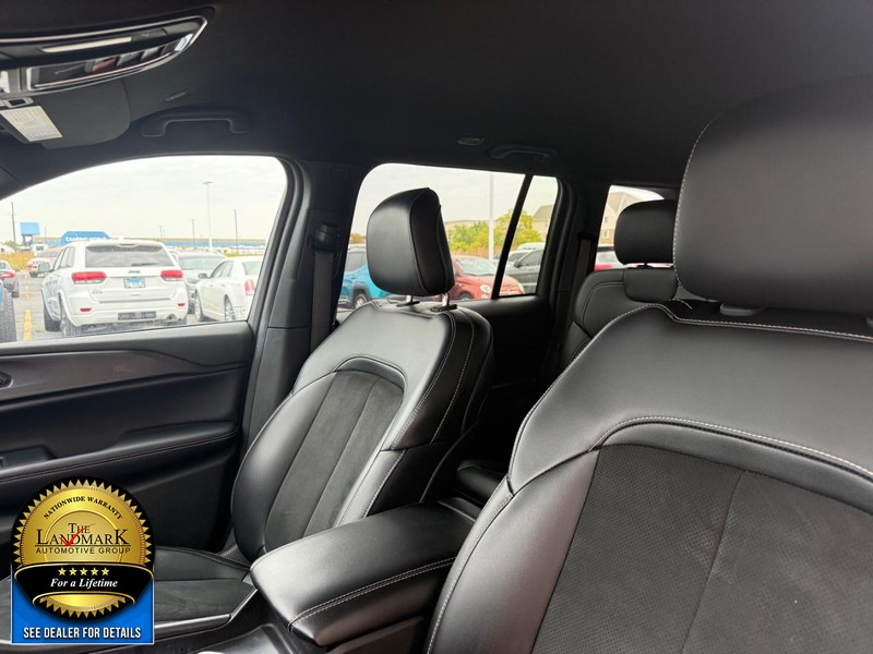 Jeep Grand Cherokee Vehicle Full-screen Gallery Image 9