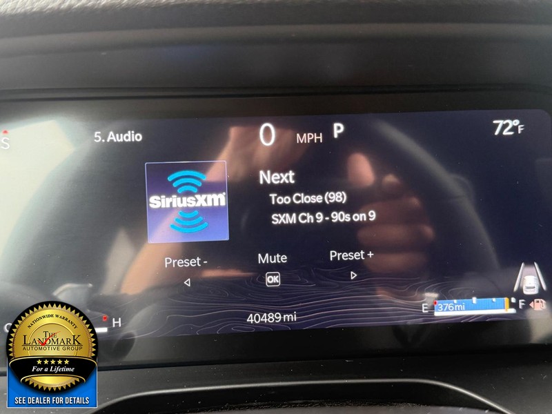 Jeep Grand Cherokee Vehicle Full-screen Gallery Image 12