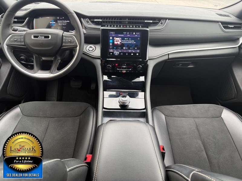 Jeep Grand Cherokee Vehicle Full-screen Gallery Image 16