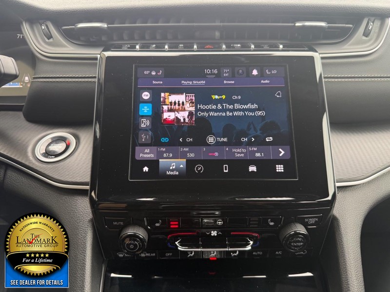 Jeep Grand Cherokee Vehicle Full-screen Gallery Image 18