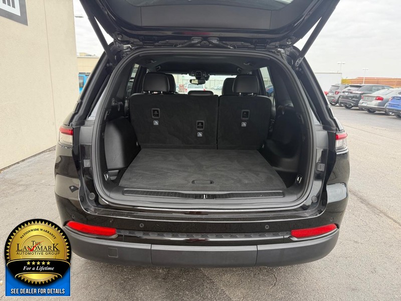 Jeep Grand Cherokee Vehicle Full-screen Gallery Image 19