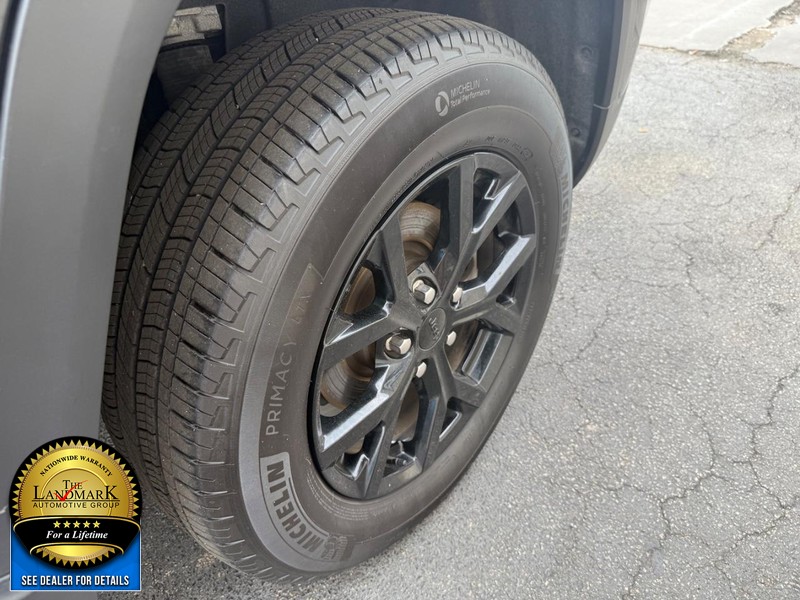 Jeep Grand Cherokee Vehicle Full-screen Gallery Image 20