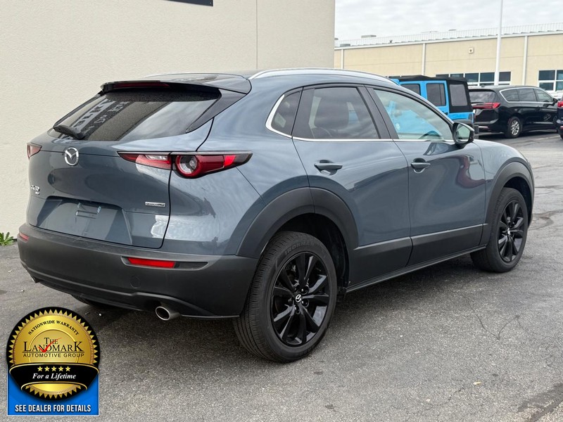 Mazda CX-30 Vehicle Full-screen Gallery Image 3