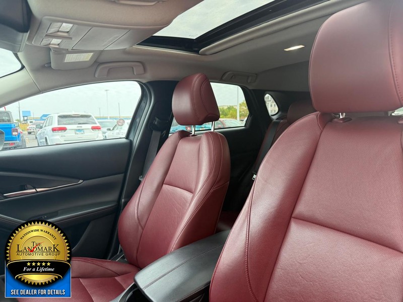 Mazda CX-30 Vehicle Full-screen Gallery Image 9