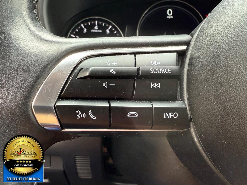 Mazda CX-30 Vehicle Full-screen Gallery Image 10