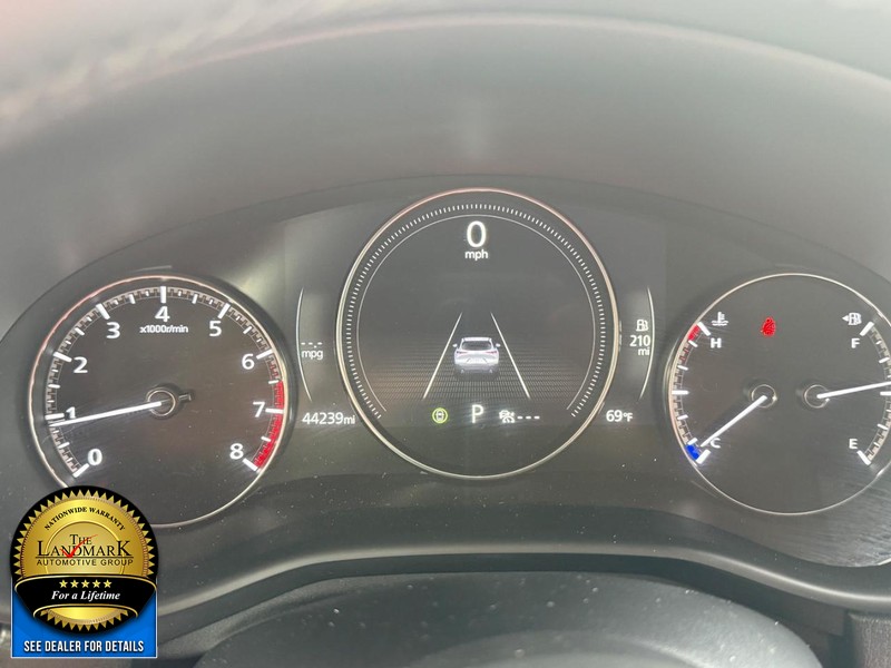 Mazda CX-30 Vehicle Full-screen Gallery Image 12