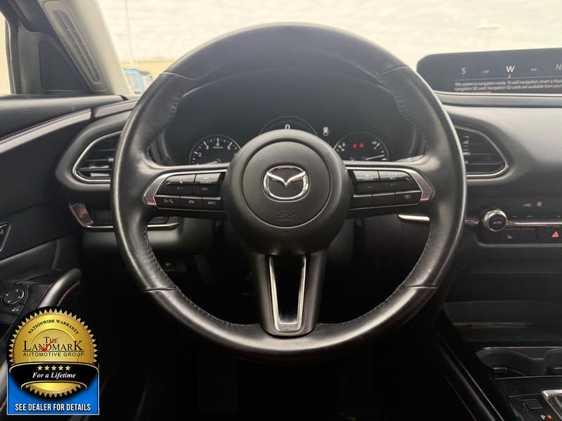 Mazda CX-30 Vehicle Full-screen Gallery Image 17