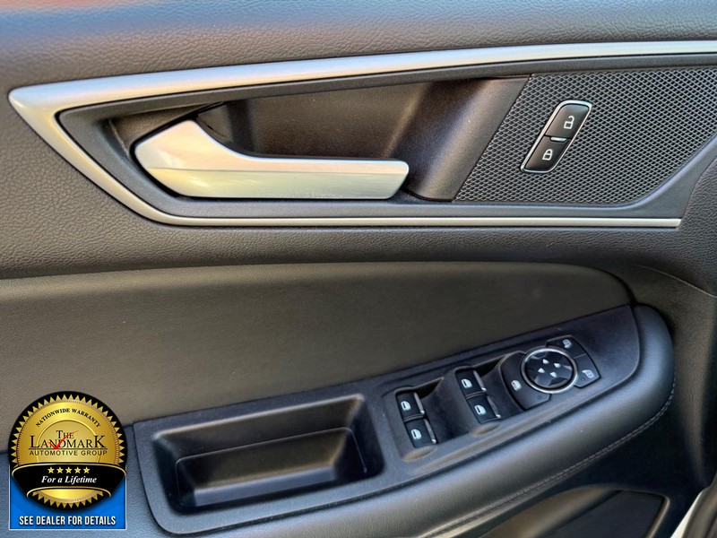 Ford Edge Vehicle Full-screen Gallery Image 8