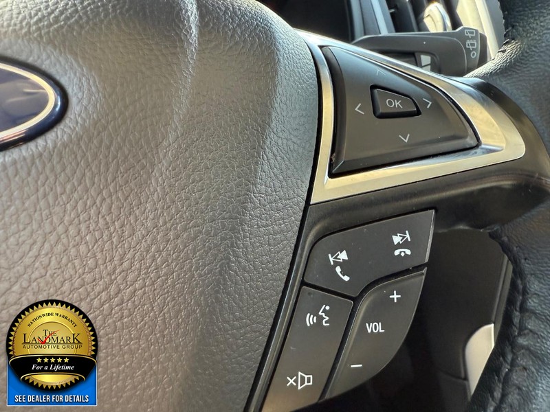 Ford Edge Vehicle Full-screen Gallery Image 11