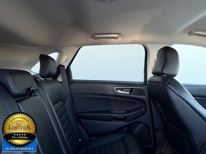 Ford Edge Vehicle Full-screen Gallery Image 15