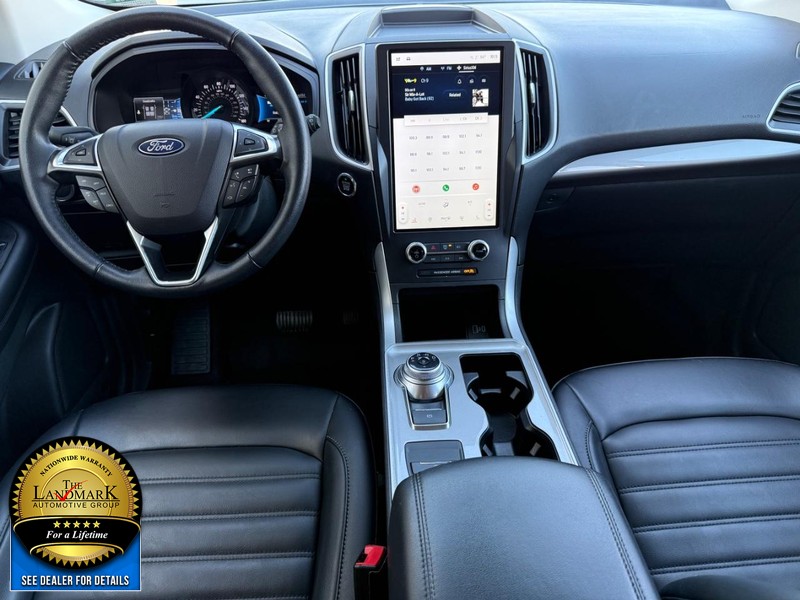 Ford Edge Vehicle Full-screen Gallery Image 16