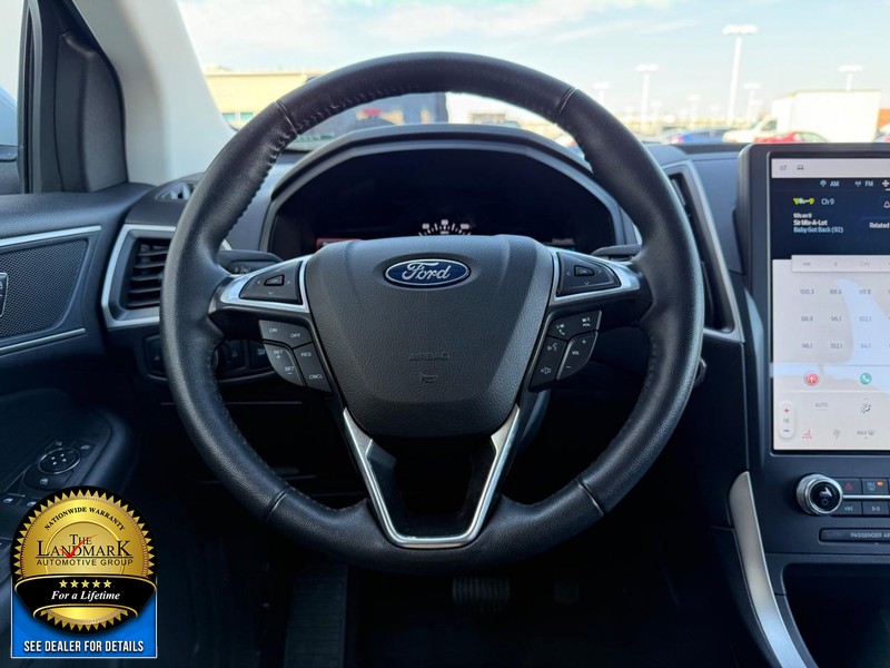Ford Edge Vehicle Full-screen Gallery Image 17