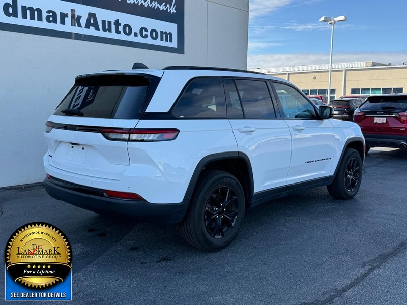 Jeep Grand Cherokee Vehicle Full-screen Gallery Image 3