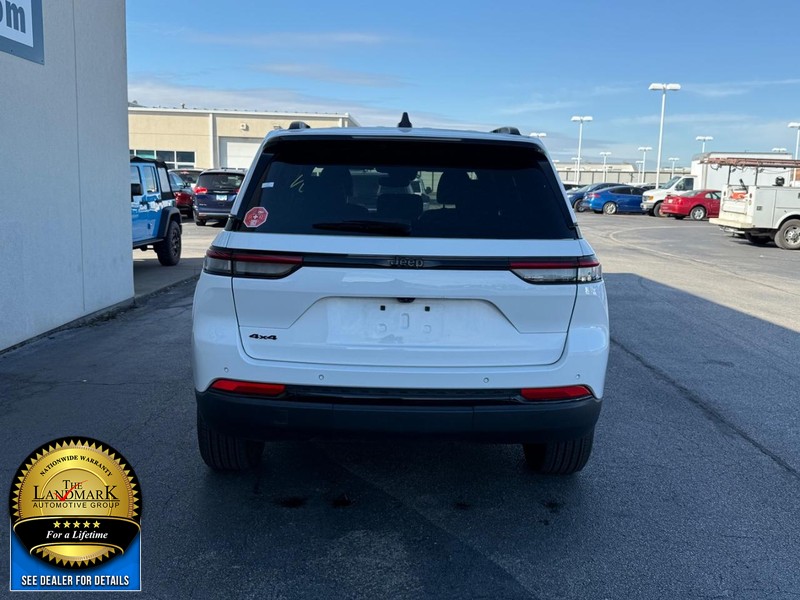 Jeep Grand Cherokee Vehicle Full-screen Gallery Image 7