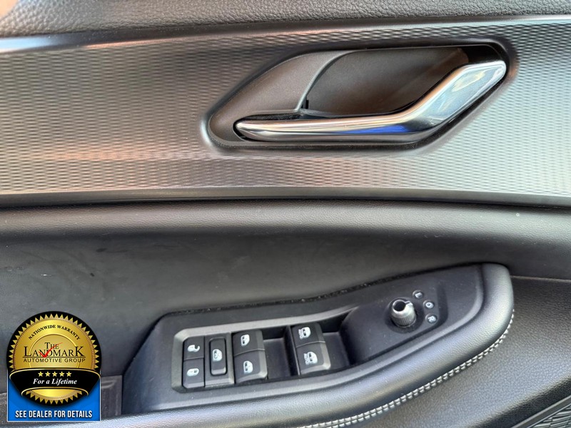 Jeep Grand Cherokee Vehicle Full-screen Gallery Image 8