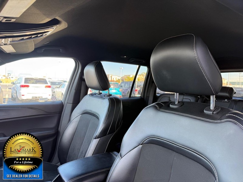 Jeep Grand Cherokee Vehicle Full-screen Gallery Image 9