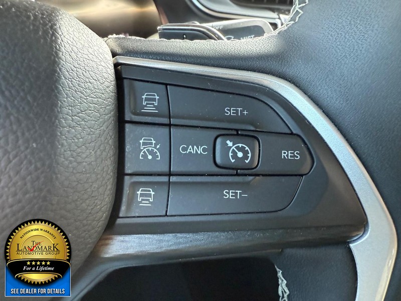 Jeep Grand Cherokee Vehicle Full-screen Gallery Image 11