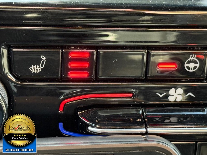 Jeep Grand Cherokee Vehicle Full-screen Gallery Image 14