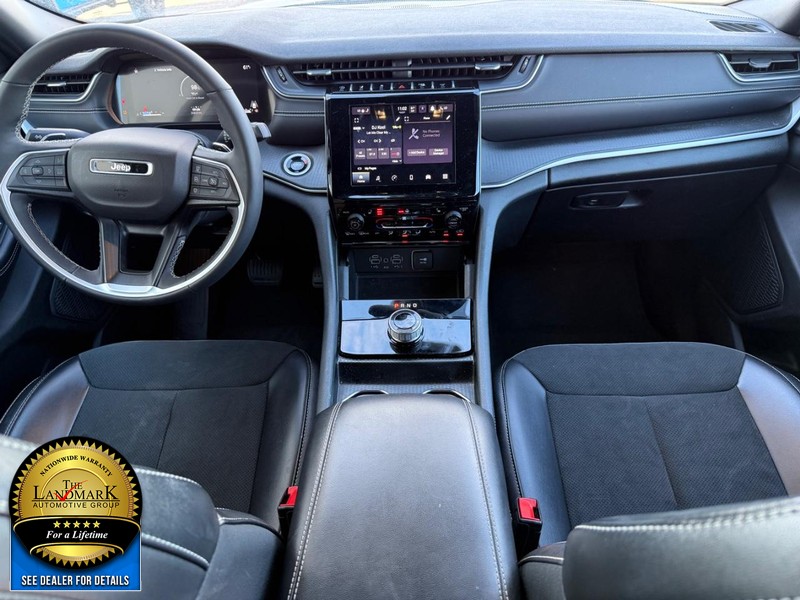 Jeep Grand Cherokee Vehicle Full-screen Gallery Image 16