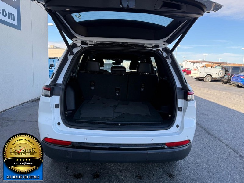 Jeep Grand Cherokee Vehicle Full-screen Gallery Image 19