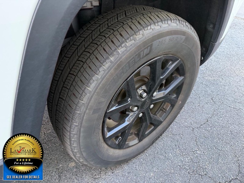 Jeep Grand Cherokee Vehicle Full-screen Gallery Image 20