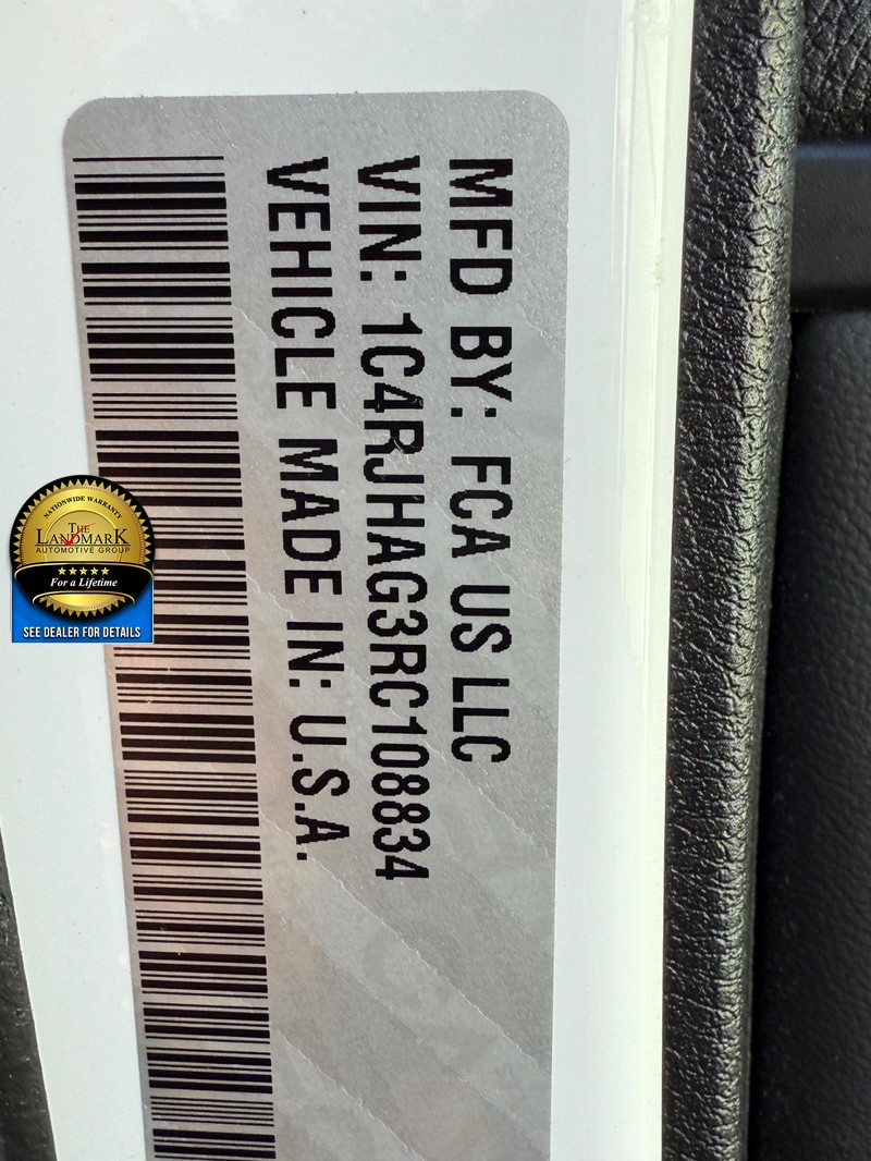 Jeep Grand Cherokee Vehicle Full-screen Gallery Image 21