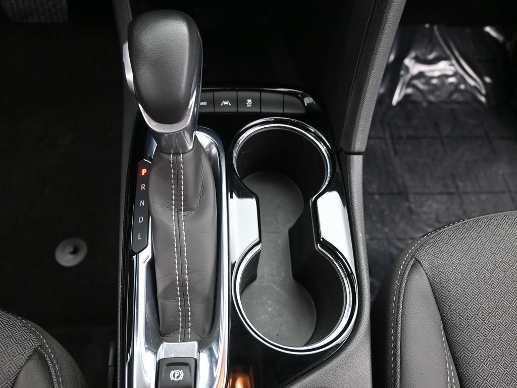 Buick Encore GX Vehicle Full-screen Gallery Image 16