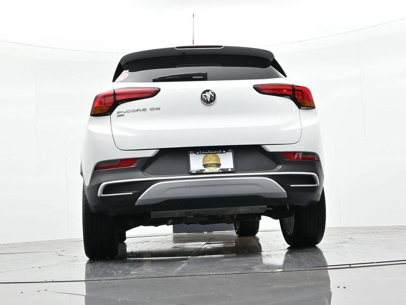 Buick Encore GX Vehicle Full-screen Gallery Image 23