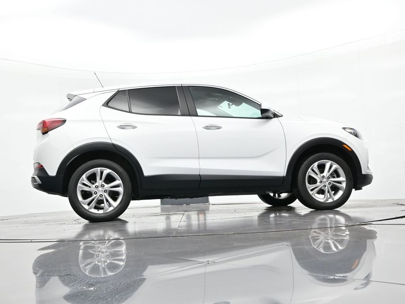 Buick Encore GX Vehicle Full-screen Gallery Image 25