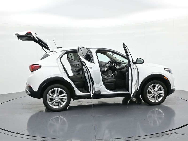 Buick Encore GX Vehicle Full-screen Gallery Image 26