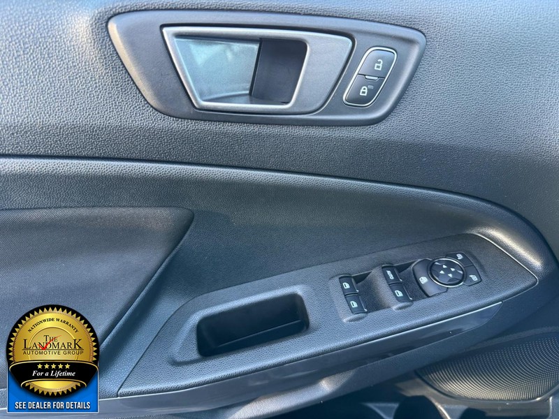 Ford EcoSport Vehicle Full-screen Gallery Image 8