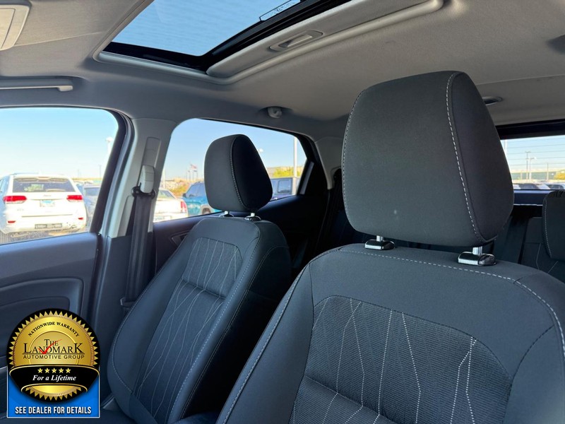 Ford EcoSport Vehicle Full-screen Gallery Image 9