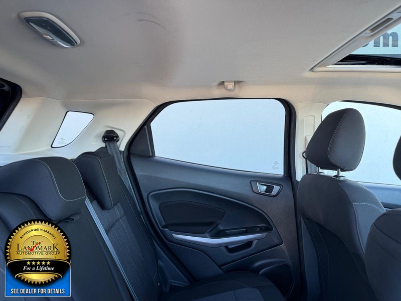 Ford EcoSport Vehicle Full-screen Gallery Image 15